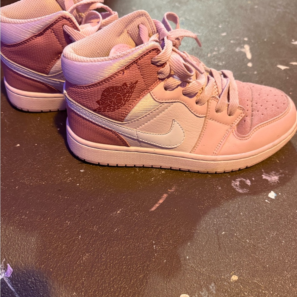Nike Kids Sneakers in Pink and White